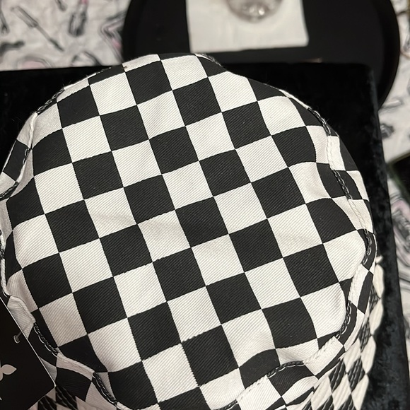 ππΊππΊππΊπ NWT PLAYBOY CHECKERED BUCKET HATππΊππΊππΊππΊ - Picture 4 of 5